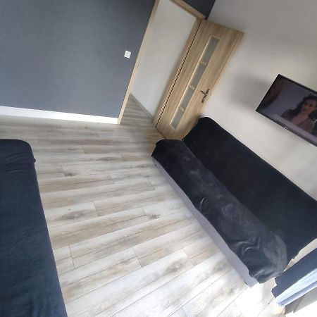 פוזנן 1110 Smialego 39 - Tanie Pokoje W Apartamencie - Samodzielne Zameldowanie - Self Check In מראה חיצוני תמונה