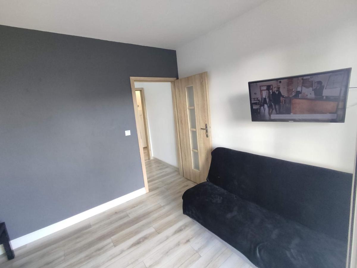 פוזנן 1110 Smialego 39 - Tanie Pokoje W Apartamencie - Samodzielne Zameldowanie - Self Check In מראה חיצוני תמונה