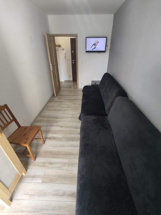 פוזנן 1110 Smialego 39 - Tanie Pokoje W Apartamencie - Samodzielne Zameldowanie - Self Check In מראה חיצוני תמונה