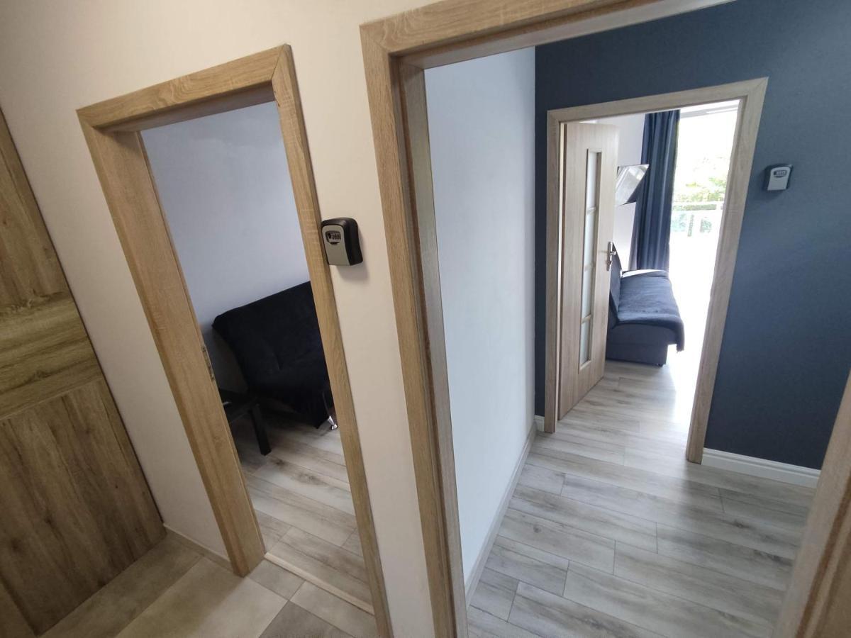 פוזנן 1110 Smialego 39 - Tanie Pokoje W Apartamencie - Samodzielne Zameldowanie - Self Check In מראה חיצוני תמונה