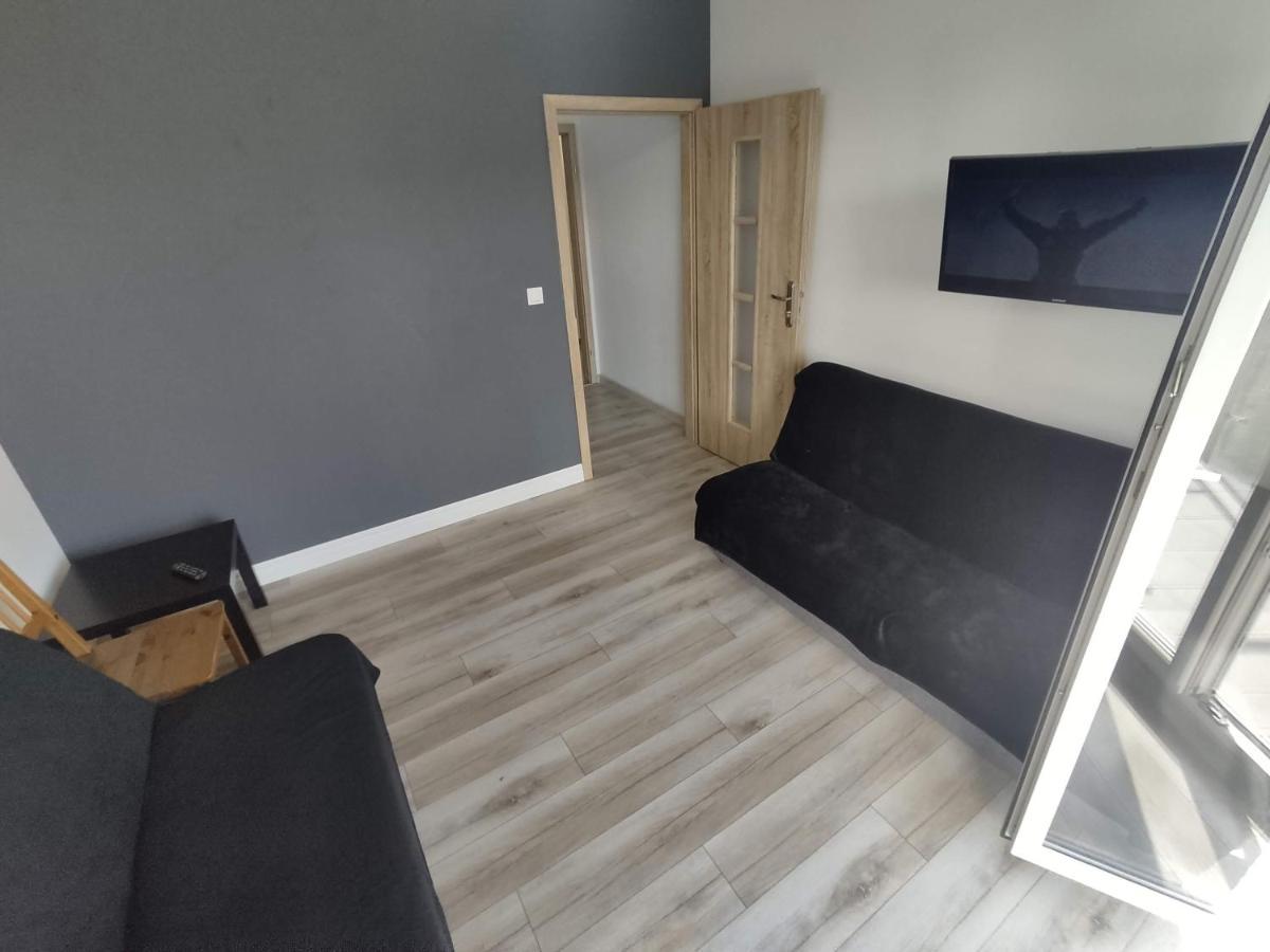 פוזנן 1110 Smialego 39 - Tanie Pokoje W Apartamencie - Samodzielne Zameldowanie - Self Check In מראה חיצוני תמונה