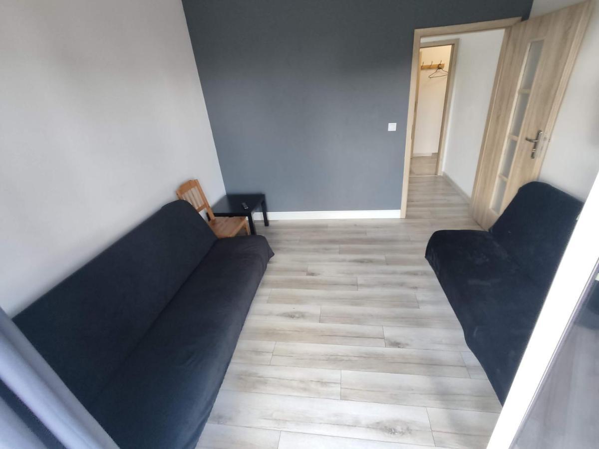 פוזנן 1110 Smialego 39 - Tanie Pokoje W Apartamencie - Samodzielne Zameldowanie - Self Check In מראה חיצוני תמונה