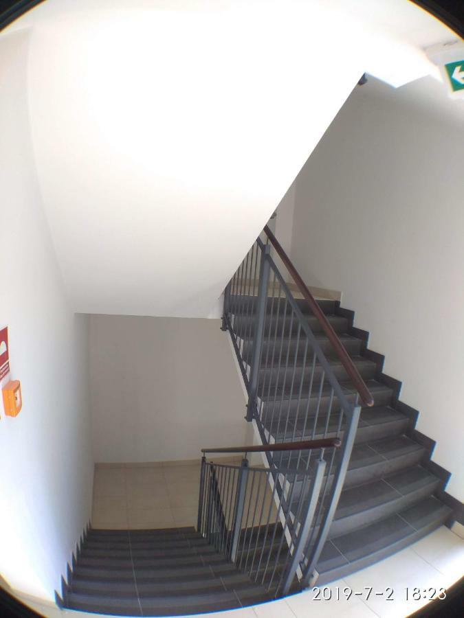 פוזנן 1110 Smialego 39 - Tanie Pokoje W Apartamencie - Samodzielne Zameldowanie - Self Check In מראה חיצוני תמונה