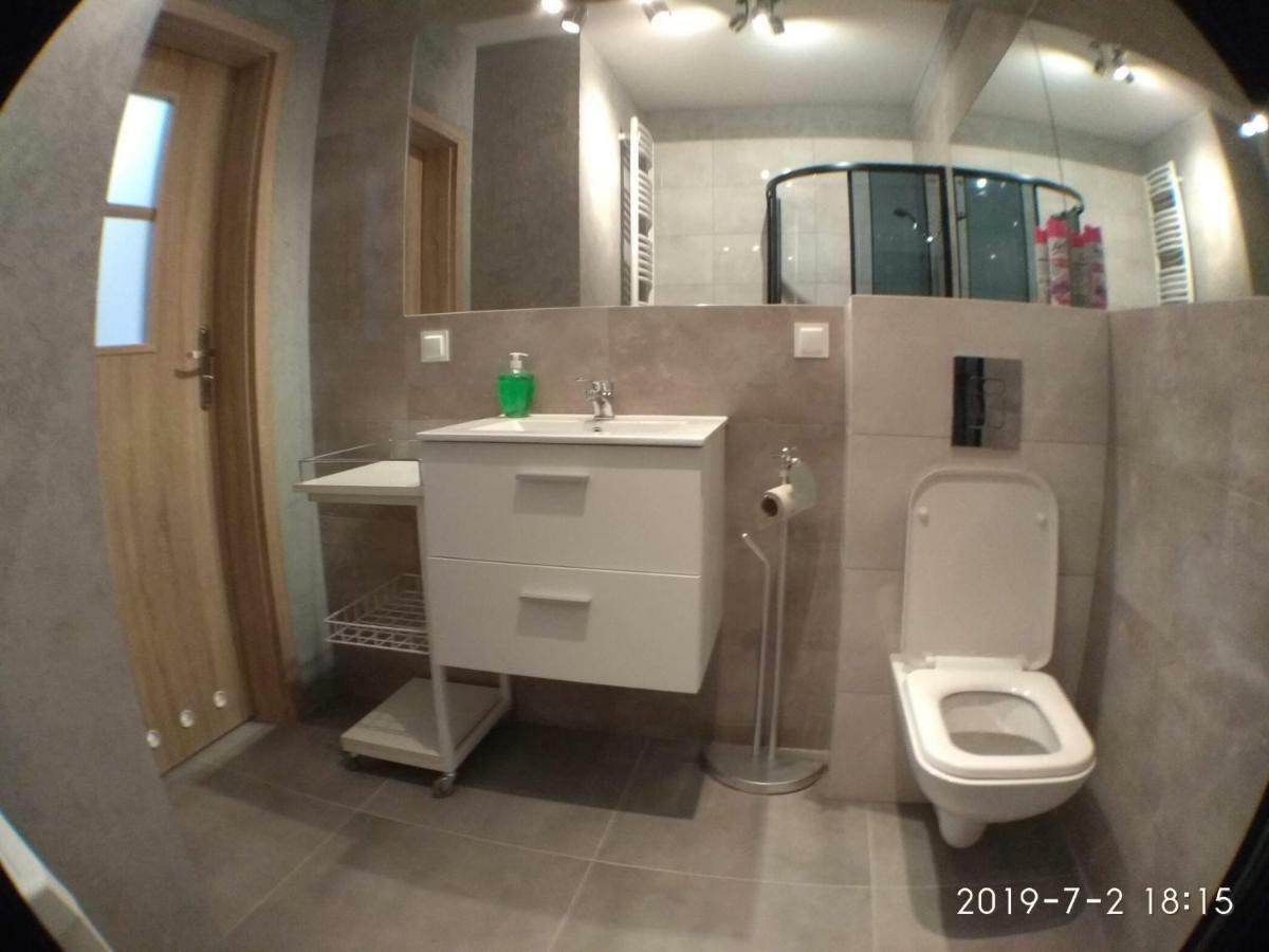 פוזנן 1110 Smialego 39 - Tanie Pokoje W Apartamencie - Samodzielne Zameldowanie - Self Check In מראה חיצוני תמונה