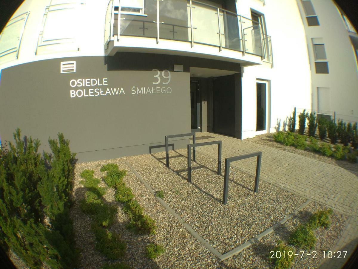 פוזנן 1110 Smialego 39 - Tanie Pokoje W Apartamencie - Samodzielne Zameldowanie - Self Check In מראה חיצוני תמונה