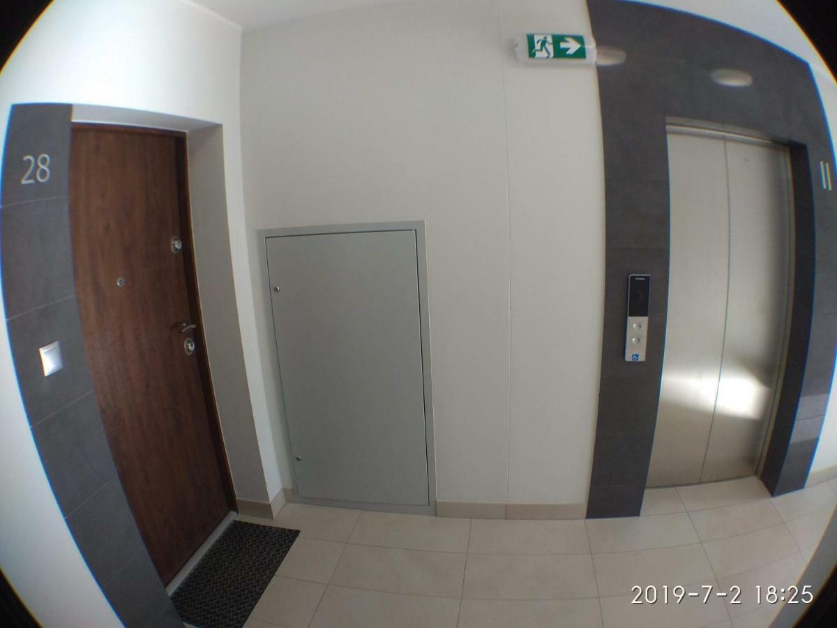 פוזנן 1110 Smialego 39 - Tanie Pokoje W Apartamencie - Samodzielne Zameldowanie - Self Check In מראה חיצוני תמונה